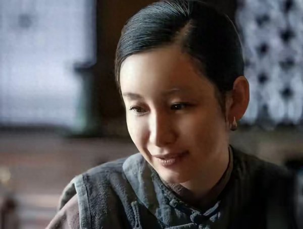 富源优配 47岁的秦海璐，每月给丧子丧父的婆婆生活费，如今生活怎样呢？