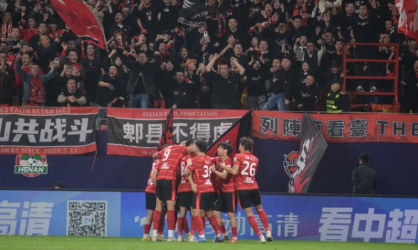 正好配资 成都蓉城不想夺冠的背后：教练薪资节省1.6亿，徐正源断舍离